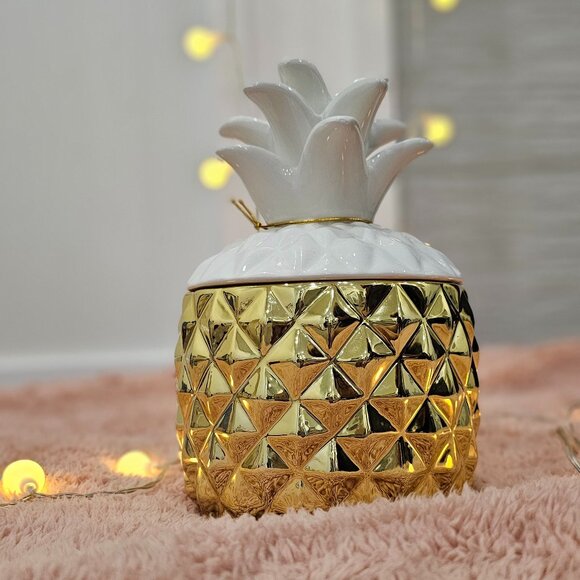 Gold & White Pineapple Décor – Hazel & Co. - Picture 2 of 3